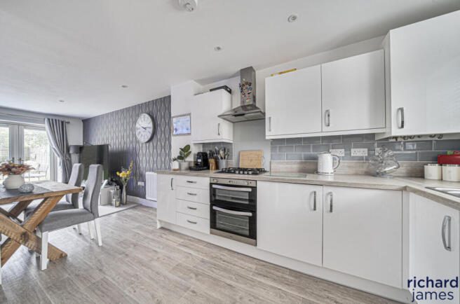 3c284ec720a04bb5bc8b2b99a322a813