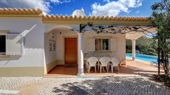 front entrance covered terrace