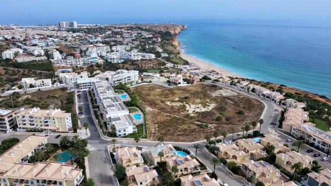 5 minute walk to the beach