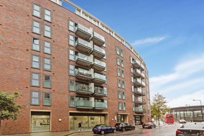 2 bedroom flat for sale in Surrey Quays Road, London SE16, SE16