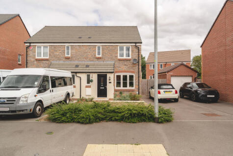 Burdock Road, Lyde Green