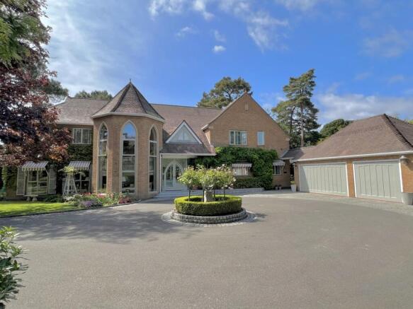 Summer front elevation photo