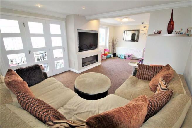 3 bedroom semi-detached house for sale in Lyndale Road, Northway