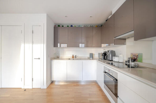 1387204-9-693a2f6...