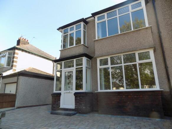 3 bedroom semi detached house for rent in Brodie Avenue Mossley