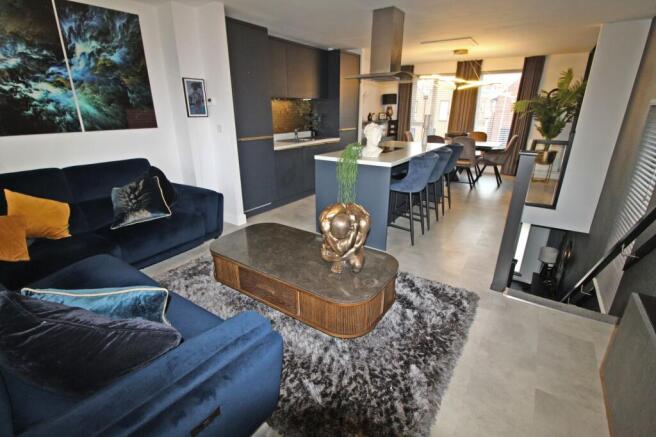 Lounge/ Kitchen