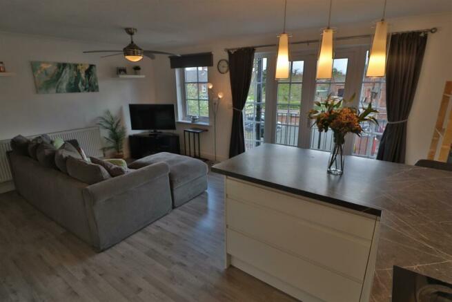 OPEN PLAN LIVING/DINING/KITCHEN AREA