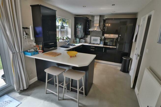 OPEN PLAN DINING KITCHEN