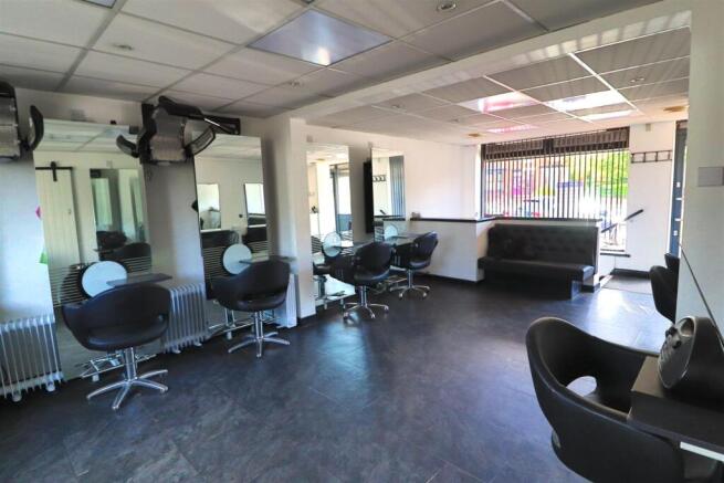 MAIN SALON FLOOR
