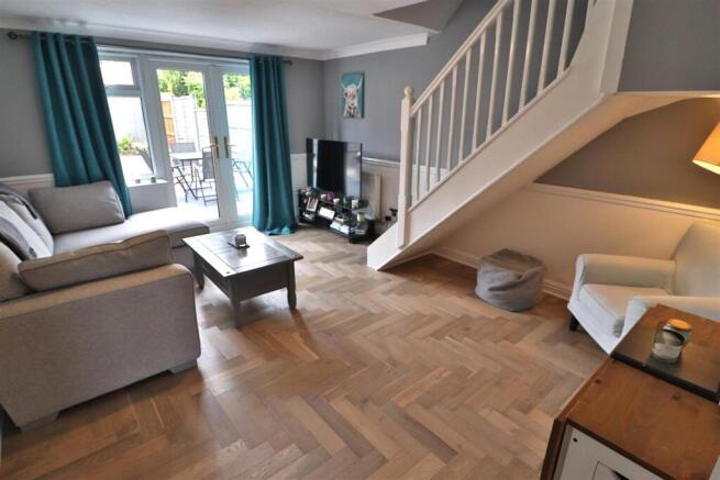 LOUNGE/DINING ROOM