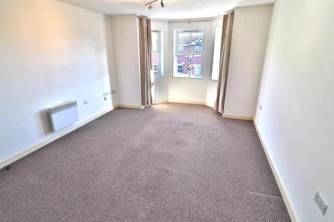 OPEN PLAN LIVING/KITCHEN AREA