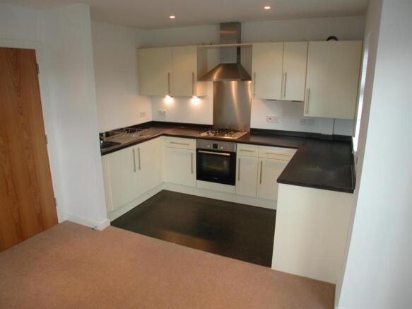 OPEN PLAN LOUNGE/KITCHEN AREA