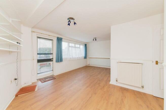 3 bedroom terraced house for sale in Coates Dell, Watford, WD25