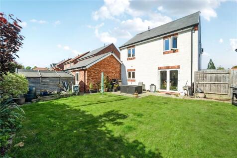 Goswell Square, Alton, Hampshire, GU34