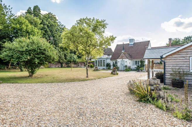 1323699-6-686fe0c...