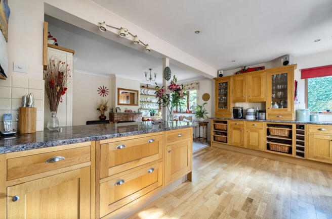 1341371-11-68a5f9...