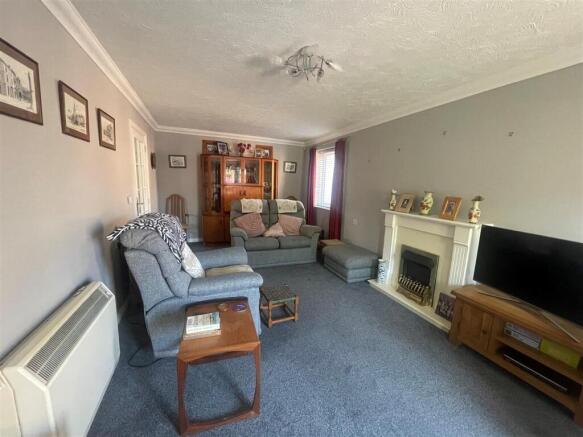 NEW SITTING ROOM.jpg