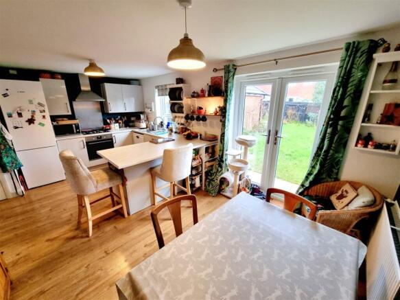 Kitchen & dining 1.jpg