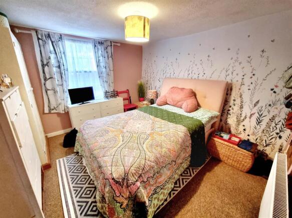Bed 1.jpg