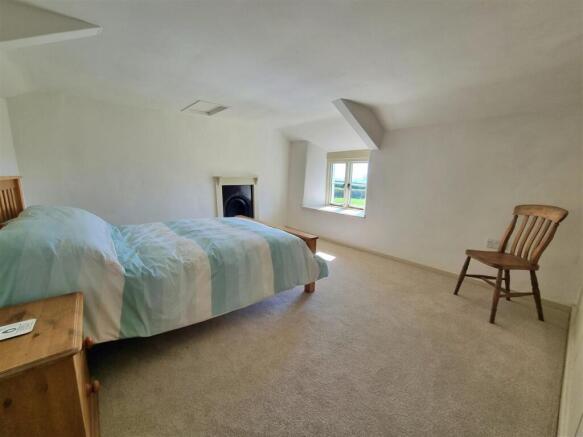 Bed 1.jpg