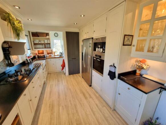 Kitchen area.jpg