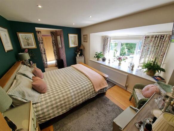 Bed 1.jpg