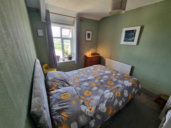 Bed 1.jpg