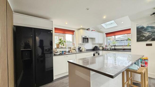 e8b24541--47A7-AE...