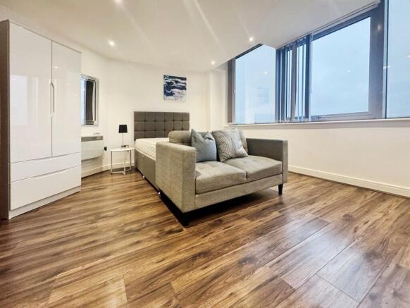 Lounge / Dining R...