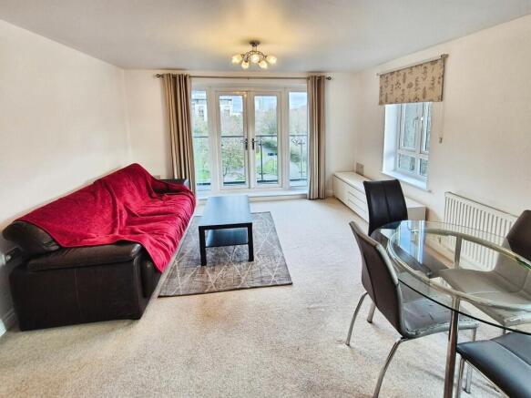 Lounge/Dining Roo...