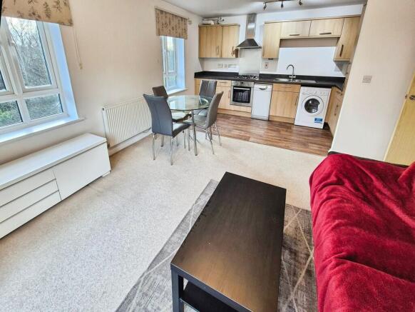 Lounge/Dining Roo...