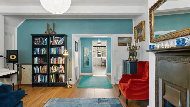 1 bedroom Ground Floor Flat for sale with garage