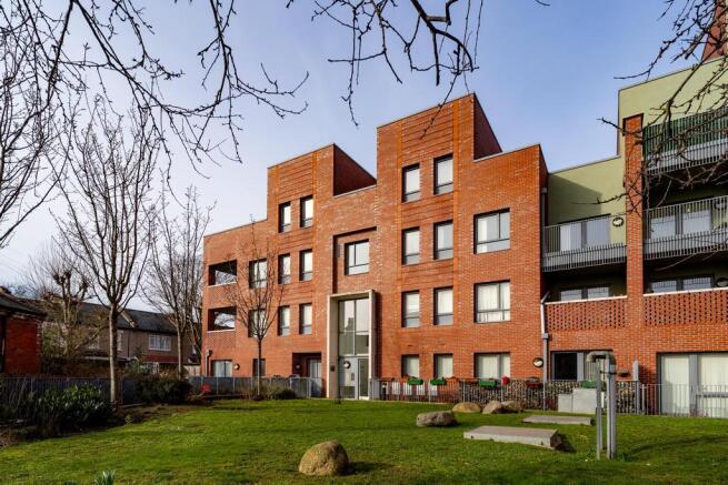 3 bedroom Flat for sale