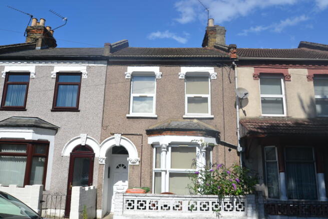 Bedsit for rent with En Suite shower room & w.c.