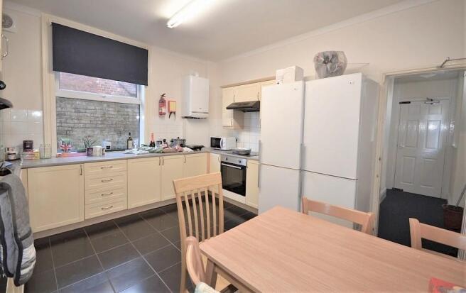 47-broomgrove-rd-kitchen.990x0.jpg