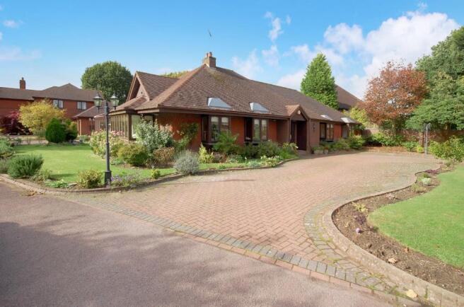 3 bedroom detached bungalow for sale in Yew Tree Lane, Tettenhall