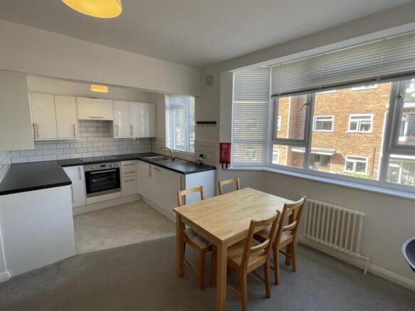 Kitchen 4.jpg