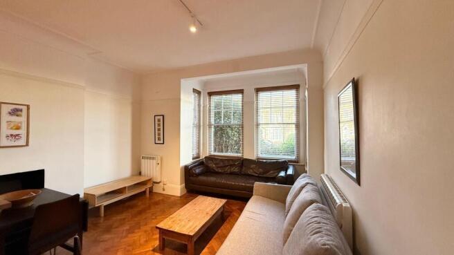 Open plan lounge/kitchen