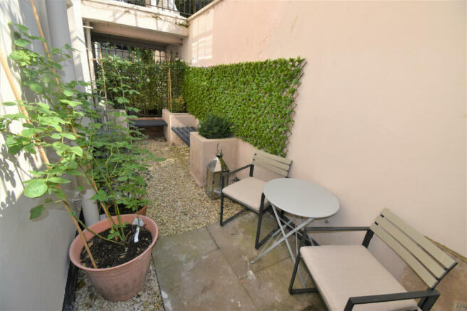 Courtyard garden