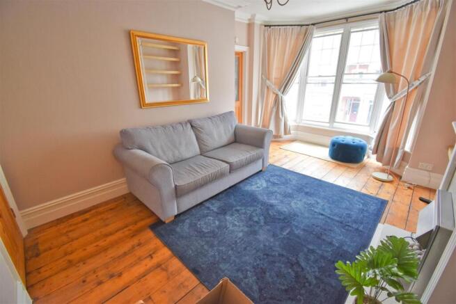 Lounge 1.jpg