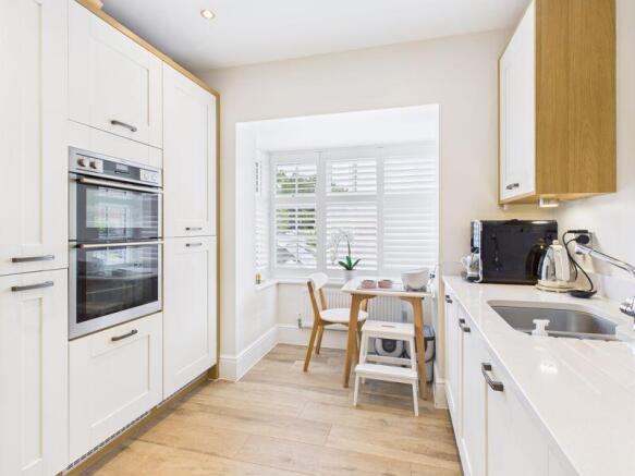 Kitchen & breakfast area 