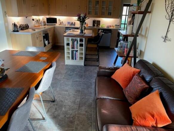 Dining kitchen