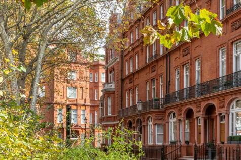 Pont Street, London, SW1X