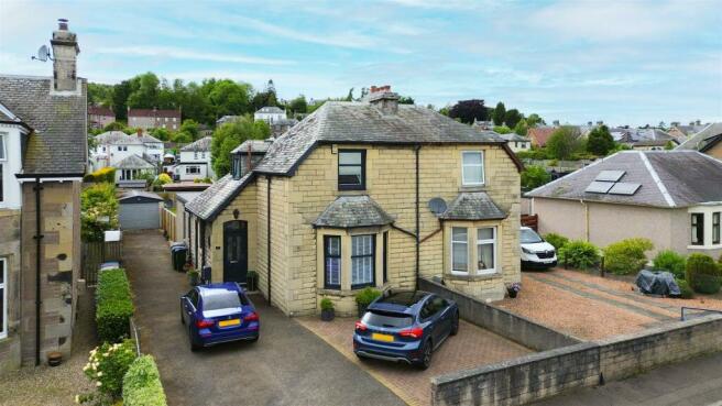 59 Craigie Road car and sky.jpg