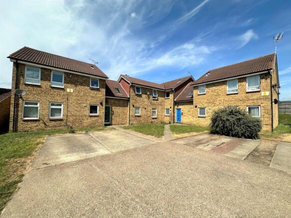 Whimbrel Close, Sittingbourne - Front
