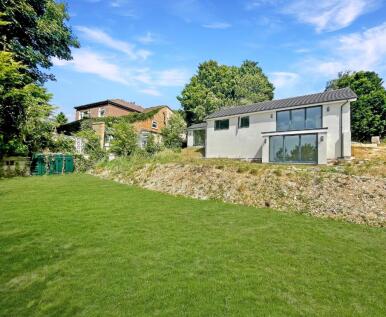 Woodbury Hill Path, Luton, Bedfordshire, LU2 7JN