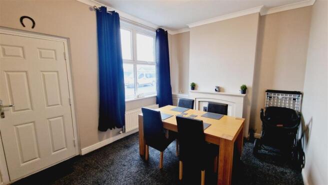 Entrance / Dining