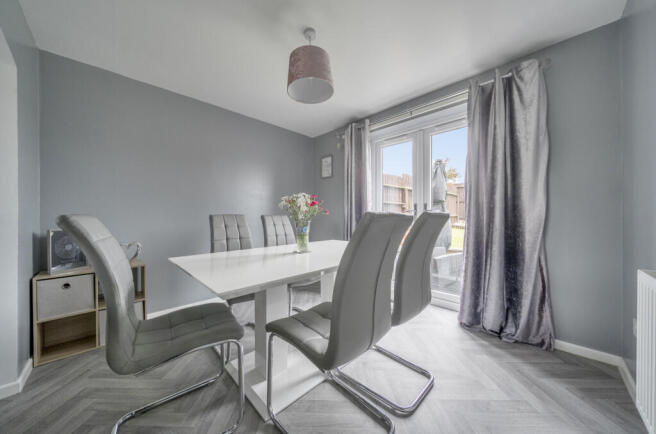 1365609-7-68efcc5...