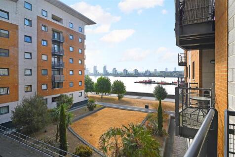 Lowestoft Mews, Galleons Lock, E16