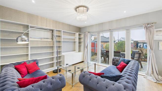 Open Plan Kitchen & Living Area